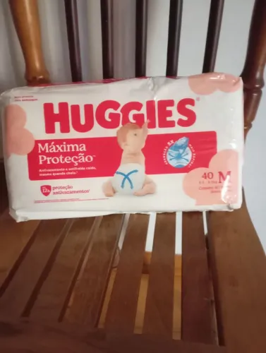 Fraldas Huggies tamanho M pacote com 40 fraldas