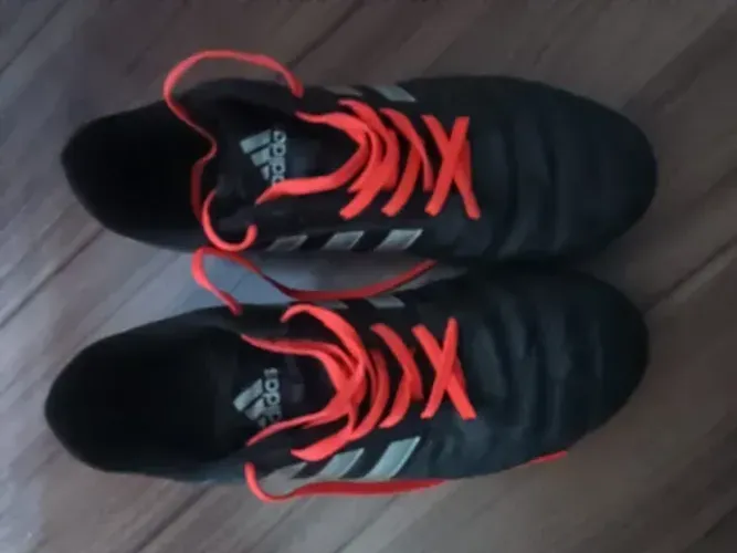 Chuteira Adidas 41/42 Campo
