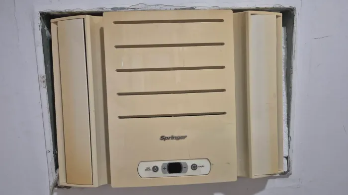 Vendo ar de janela 7000btus Springer com controle remoto