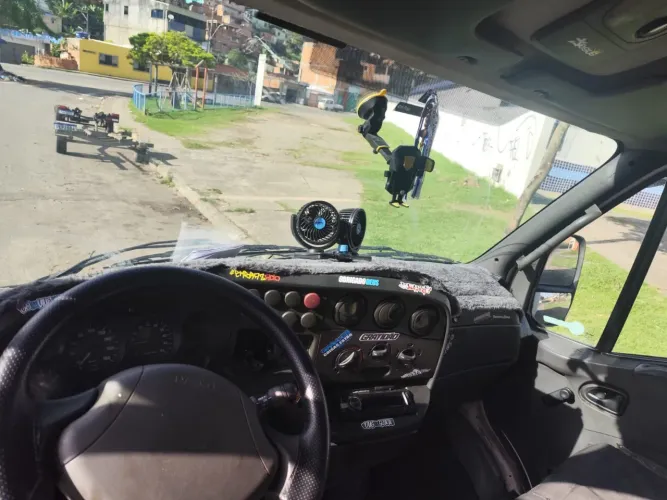 Iveco 2008 com baú