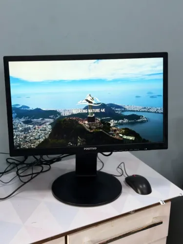 Monitor Positivo 22 Polegadas HDMI com Ajuste de Altura e Rotação - Sem Defeitos