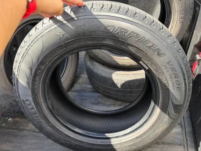 Pneus Pirelli aro16 215/65