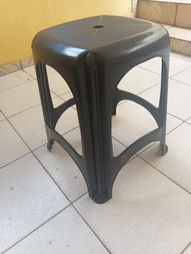 Vendo 2 bancos de plástico novos