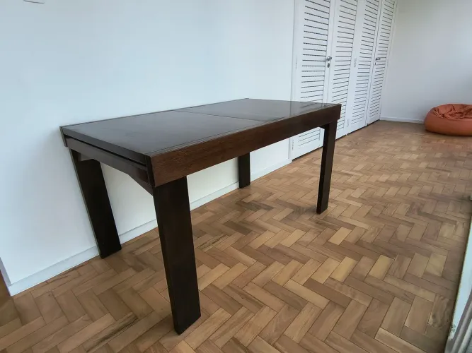 Mesa de jantar em madeira extensível 6 lugares