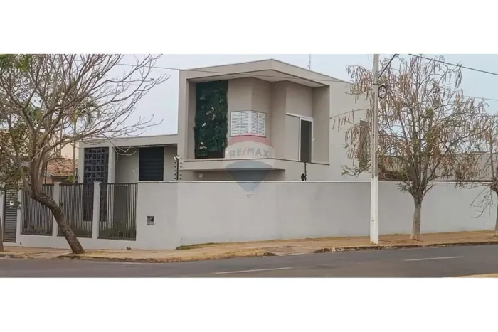 ¨Oportunidade Única: Sobrado á Venda no Residencial 3 Américas-Espaço e Conforto Garantido
