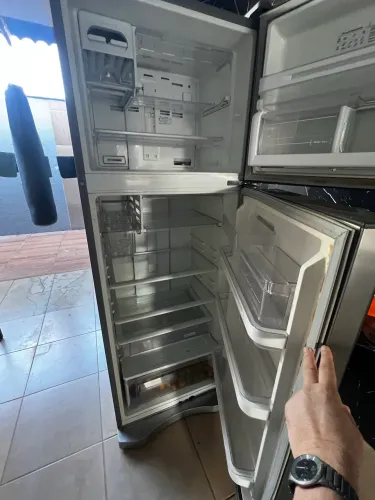 Geladeira Electrolux DF52x frostfree