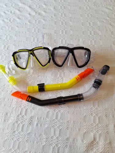 Snorkel e máscara de mergulho - valor para 2 kits.