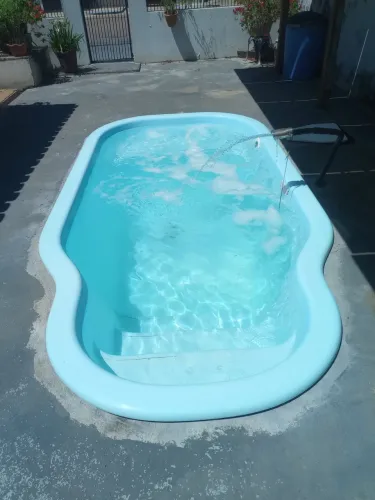 Piscina de fibra de vidro de 4 metros.