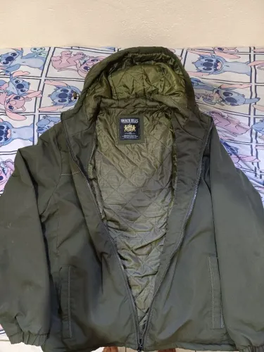 Blusão na cor verde. NOVO em estado perfeito. Estou pedindo 300,00 Masculino tamanho GG