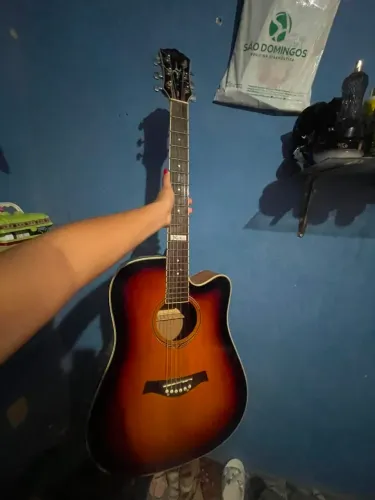 Vende-se violão tagima