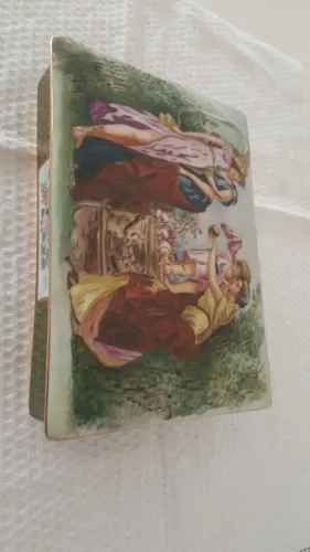 Porta joia de porcelana antiga