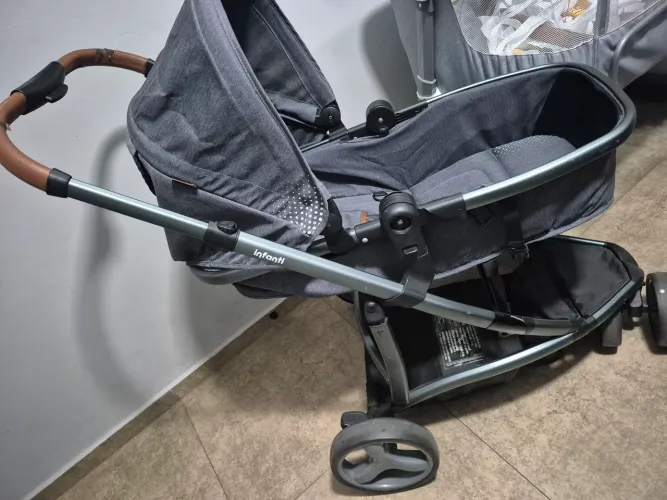 Carrinho e bebe conforto INFANTI