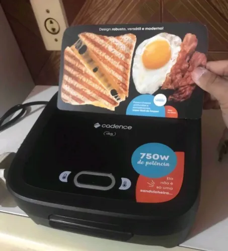 Sanduicheira elétrica antiaderente NOVA