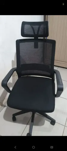 Cadeira de escritório em perfeito estado seminova