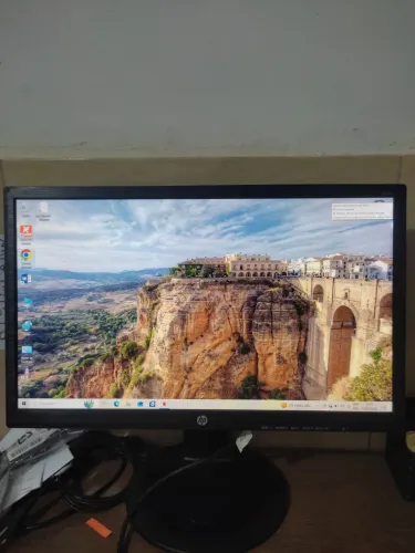 MONITOR 21 POLEGADAS HP - FUNCIONANDO PERFEITAMENTE 