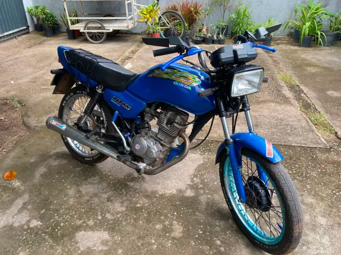 Vende-se moto honda titán 125