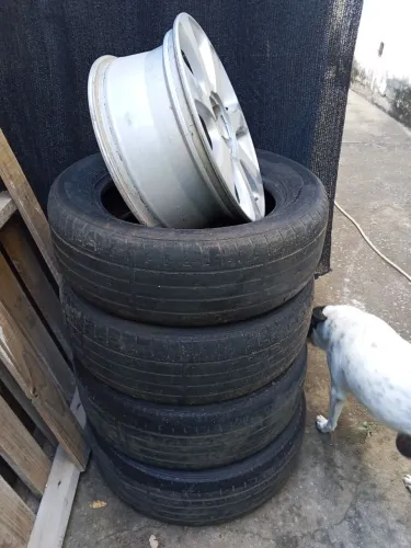 Rodas 17 com pneus 225/60/17
