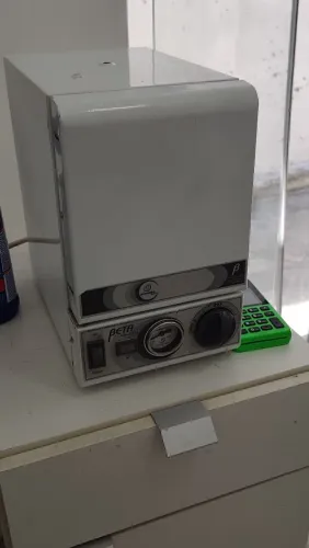 Mesa de manicure, expositor, esterilizador cada $150