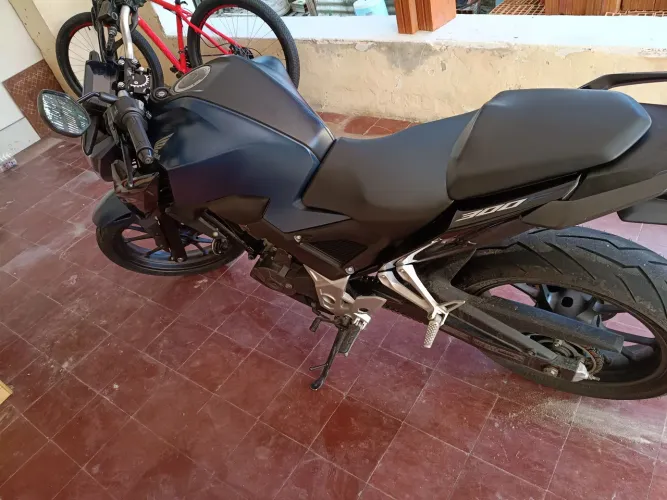 Honda cb300f nova demais aceito troca em Lander 250!