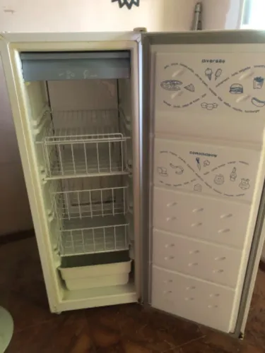 Freezer 180 litros por 800,00
