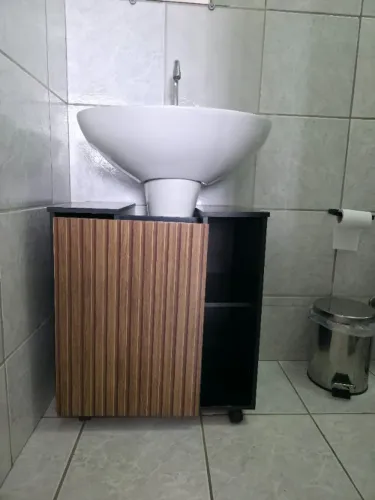 Armário Banheiro C/Rodas - Semi-novo