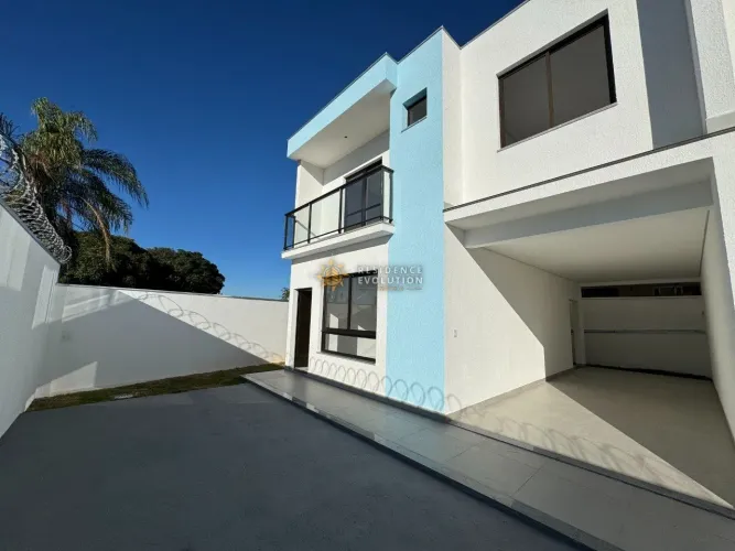 Condomínio com quatro casas duplex com 165m² + área privativa e 2 vagas no Trevo