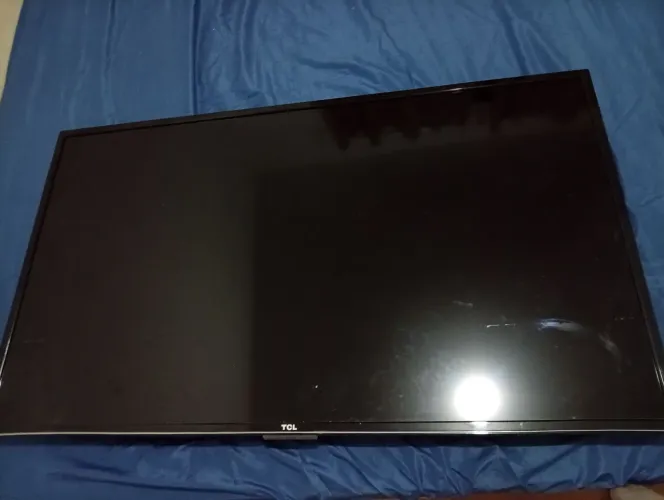 TV 48' TCL Tela piscando