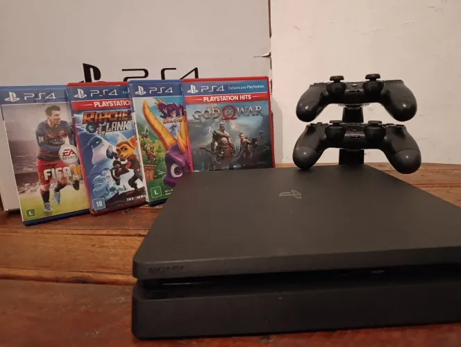 Ps4 slim 1tb na caixa + 2 controles com base de carregamento