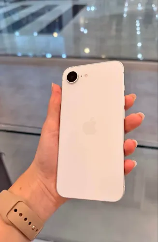 iPhone 16e 