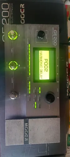 Processador Mooer GE-200.