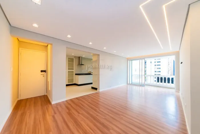 Apartamento com 3 dormitórios para alugar no Cristo Rei