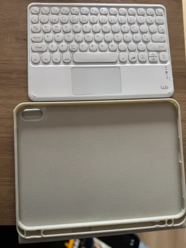 Capa com teclado Ipad 10