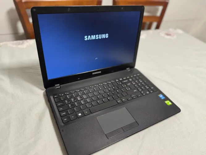 NOTEBOOK SAMSUNG NP500 - Intel core i5 8º