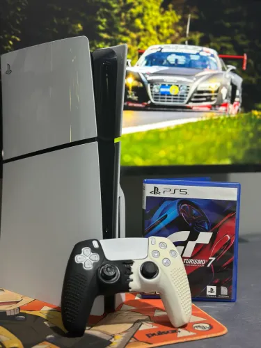 PS5 Slim + Gran Turismo 7