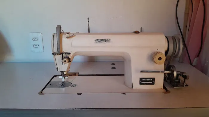 Vende-se maquina de costura Reta Industrial