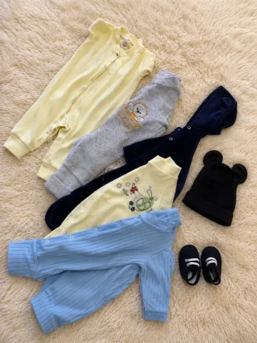 Lote de roupa de menino 0 a 4 meses 35 peças