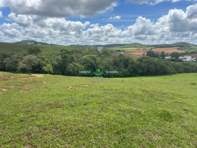Sítio em Cruzília , Sul de Minas , dentro da área expansão urbana , próximo trevo da entra