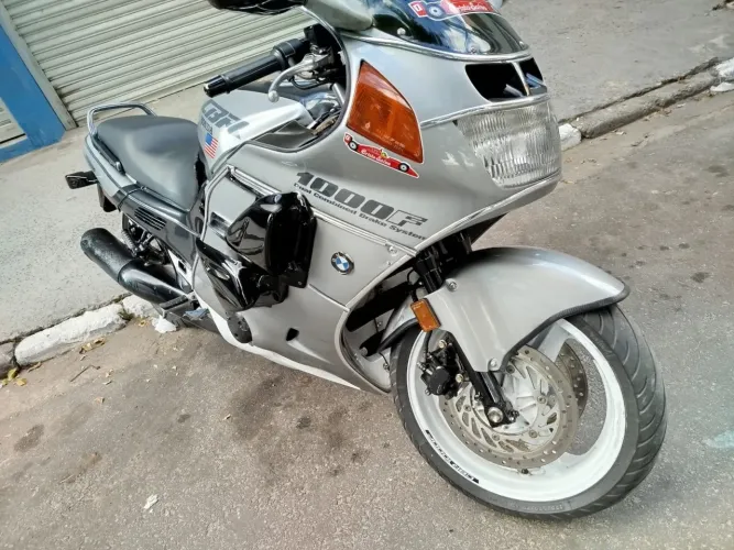 Vende-se está moto
