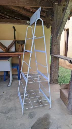 Expositor para produtos de varejo 1,65m altura X 60 cm largura