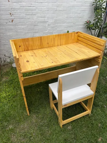 Mesa infantil que muda de altura