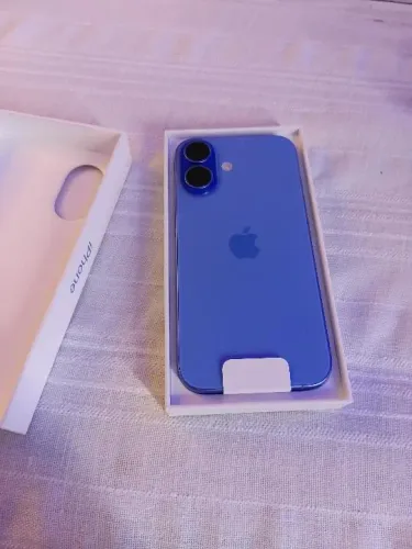 iPhone 16 impecável