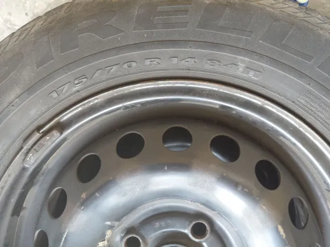 Roda de Ferro + Pneu Pirelli 175/70 R14
