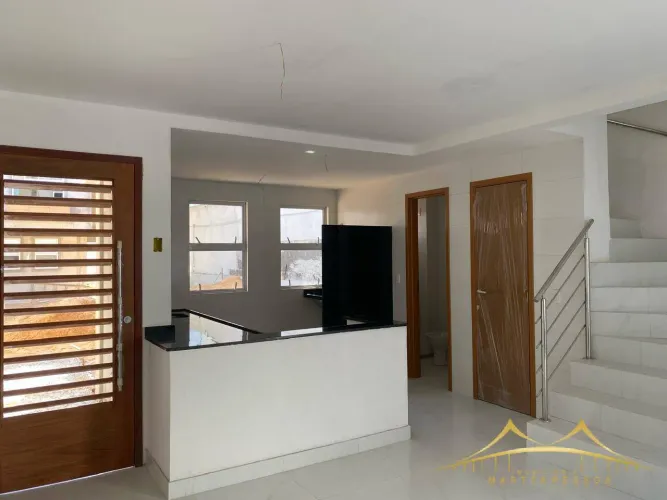 Duplex em Condominio Fechado com 3/4 Sendo 01 Suite em Neopolis, 90,82m²