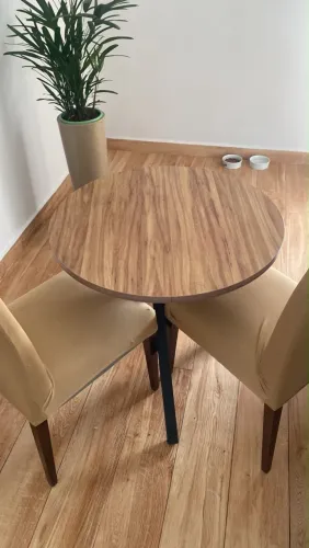 Mesa de jantar - muito resistente