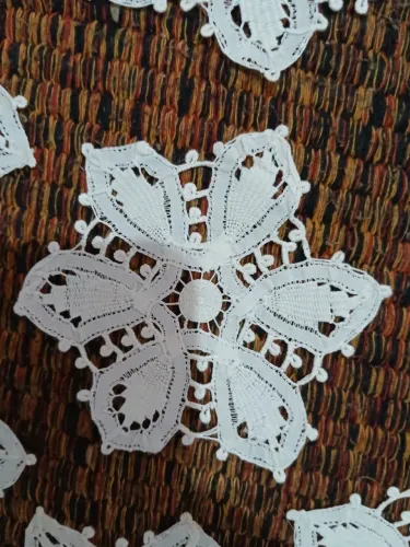 Lindas flores para apliques da renda renascença.