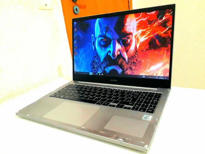 Notebook Samsung  Intel Core i3 2.59GHz SSD 240GB Kingston ,4GB e Tela 15.6 !!!