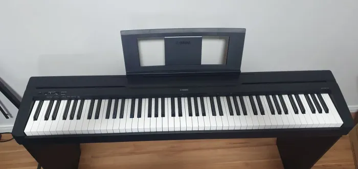 Piano yamaha p45b