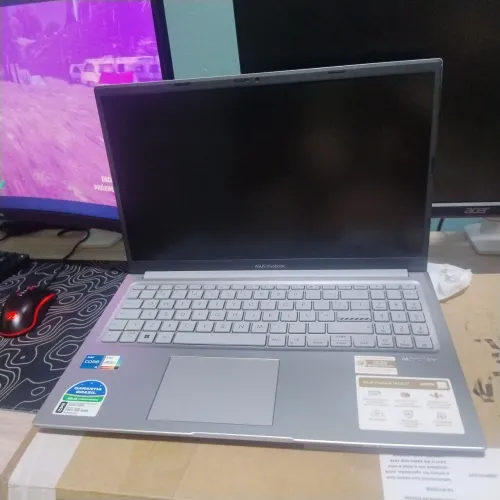 Notebook Asus VIVOBOOK INTEL CORE 5I 8 GB c/ placa de vídeo Intel IrisX  SSD 256 GB