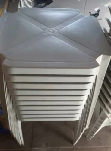 Cadeiras e mesas lanchinete