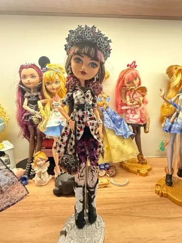 boneca ever after high Cerise Spring Unsprung 